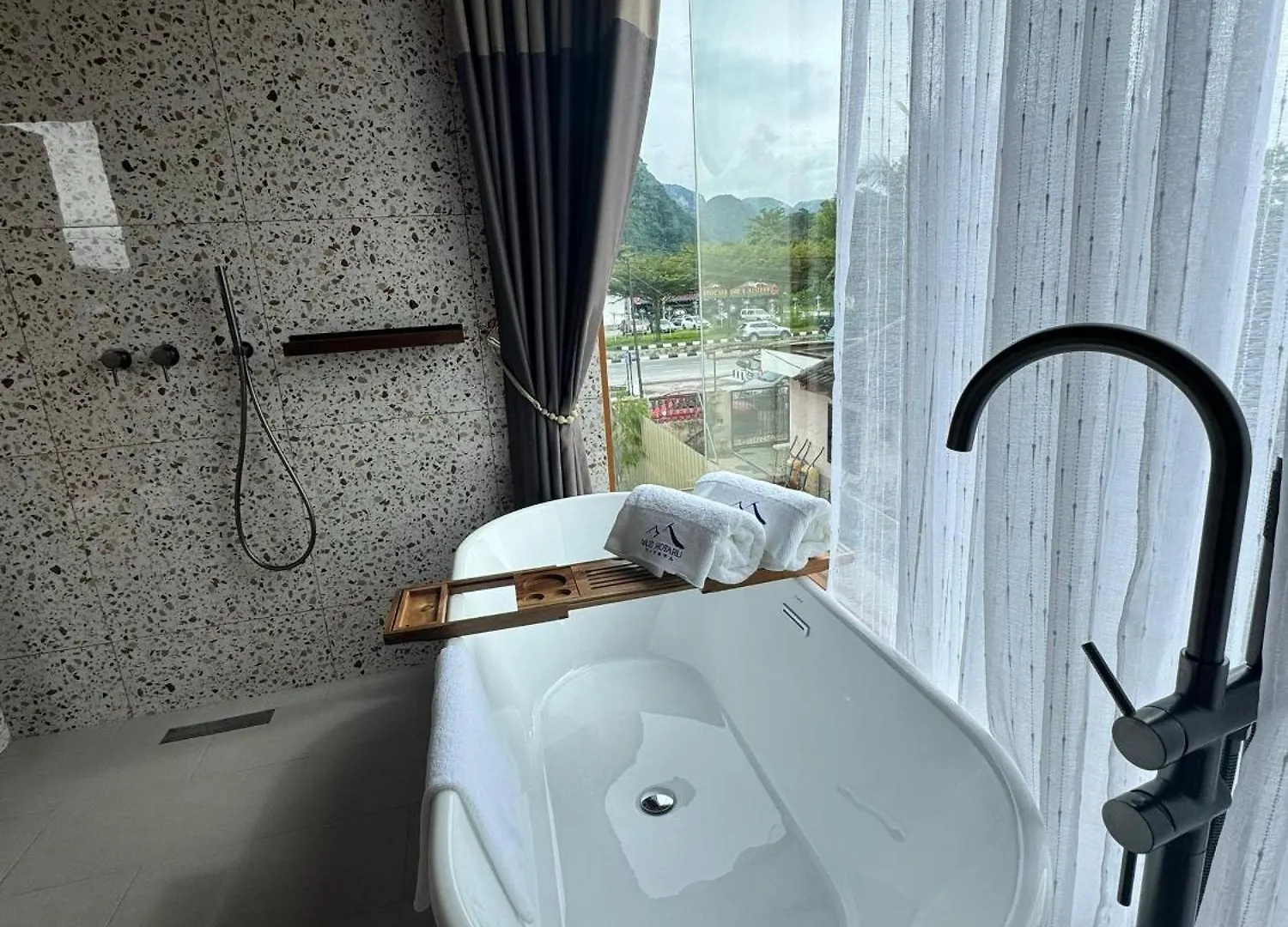 איפוה Muzi Boutique Hotel ריוקן