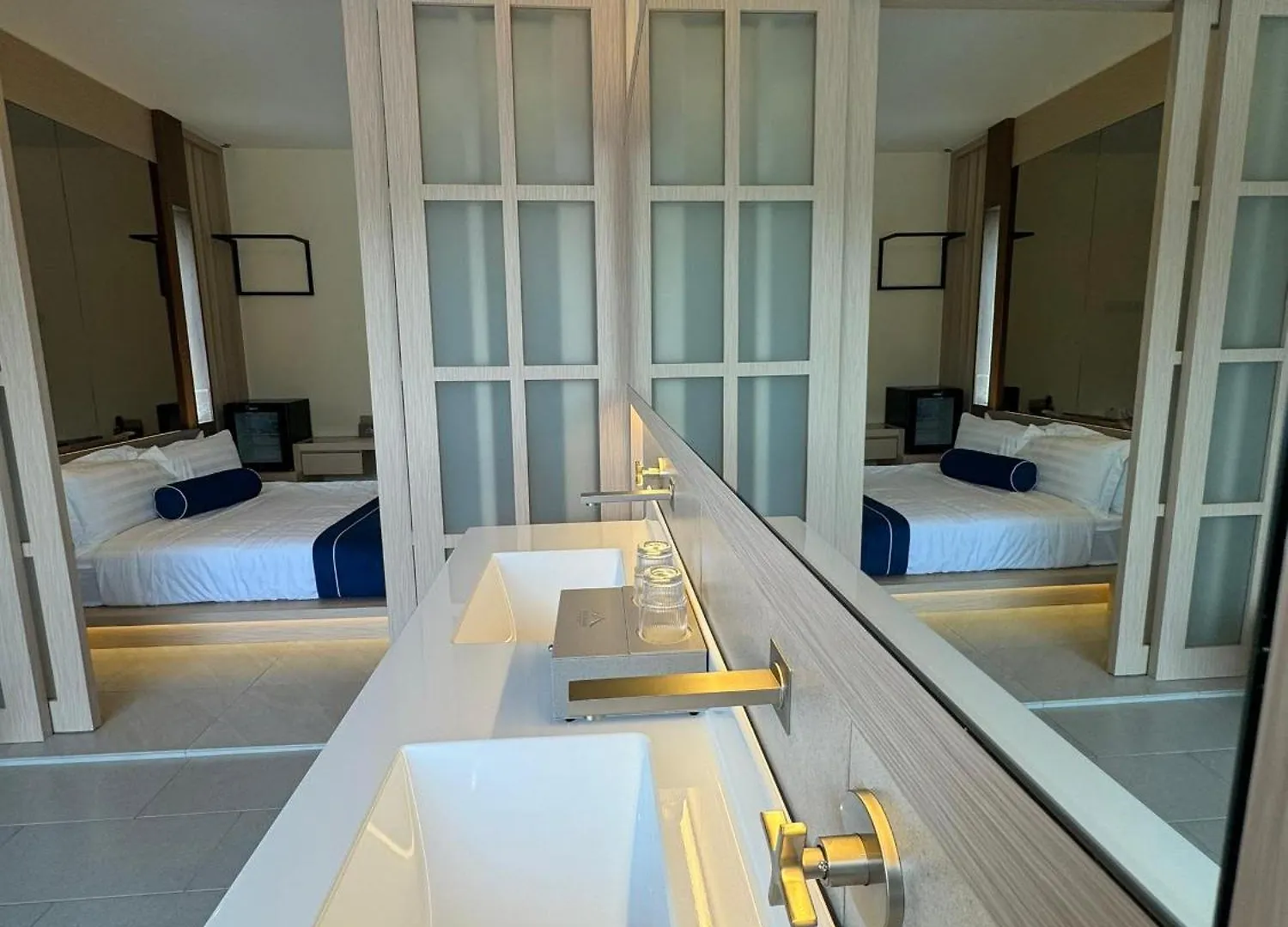 איפוה Muzi Boutique Hotel ריוקן